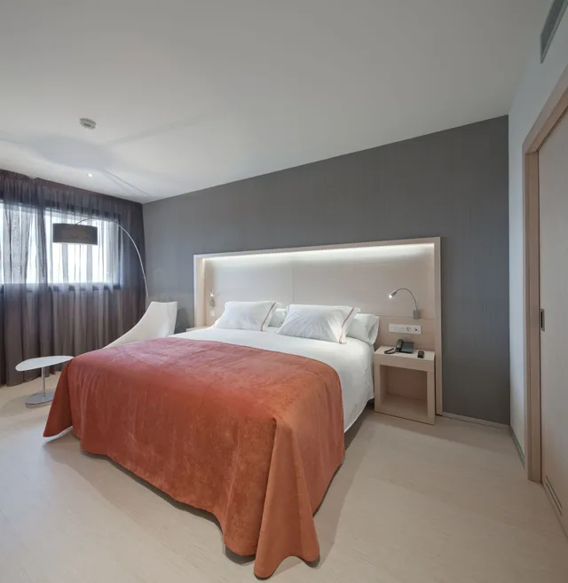 جناح جونيور مفرد، Sercotel Hola Tafalla 1/3