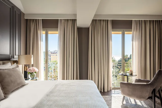 غرفة غراند بريميوم بسريرين منفصلين بإطلالة على البحر بشرفة، Anantara Plaza Nice Hotel 2/7