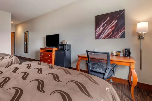 غرفة بسريرين كوين لذوي الإعاقة، Quality Inn Redgranite 3/4