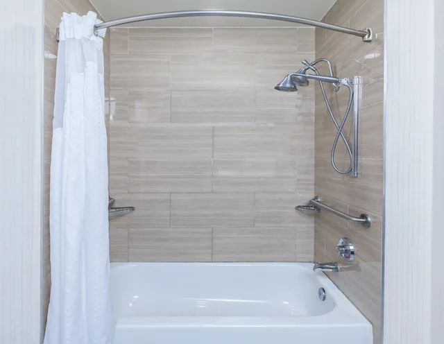 جناح بسرير كينج مع أريكة لذوي الإعاقة، Holiday Inn Express Hotel And Suites Houston East 4/4