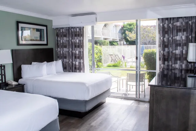 Room, King Bed, 2 Queen Beds, Travelodge By Wyndham Monterey Bay 1/10