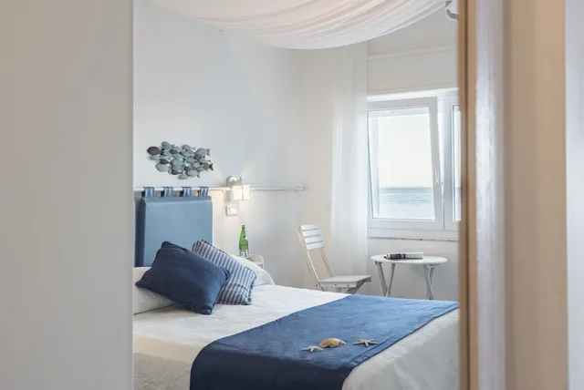 غرفة ديلوكس بسريرين منفصلين بإطلالة على البحر، La Caletta Hotel 3/5