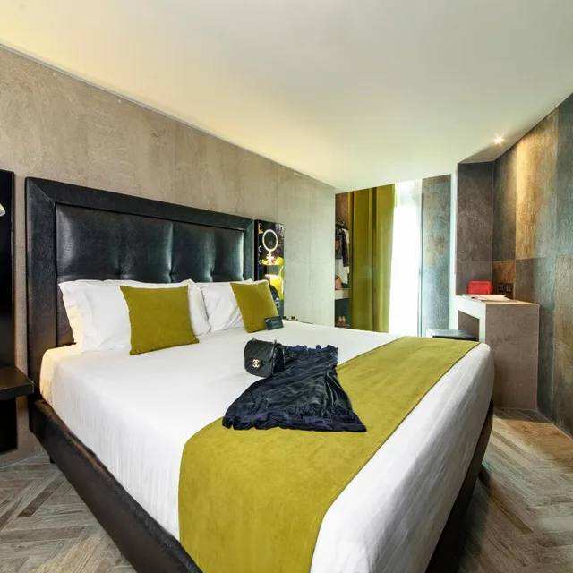 جناح دوبلكس جونيور، Just Hotel Milano 5/9
