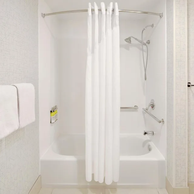 جناح لذوي الإعاقة، Holiday Inn Express & Suites Tilton 2/2