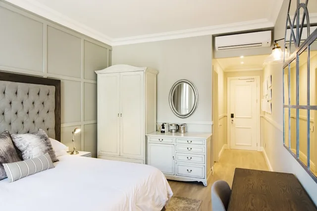 Courtyard, Deluxe, High Floor, The Weinberg Windhoek 2/4