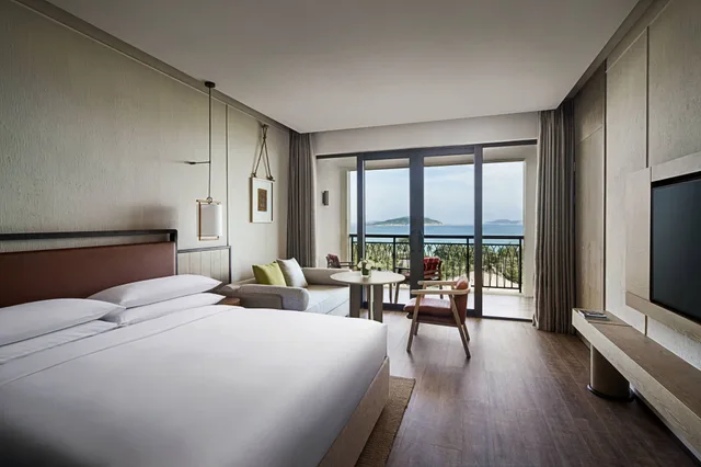 Room, King Bed, Ocean View, Marriott Yalong Bay 1/6