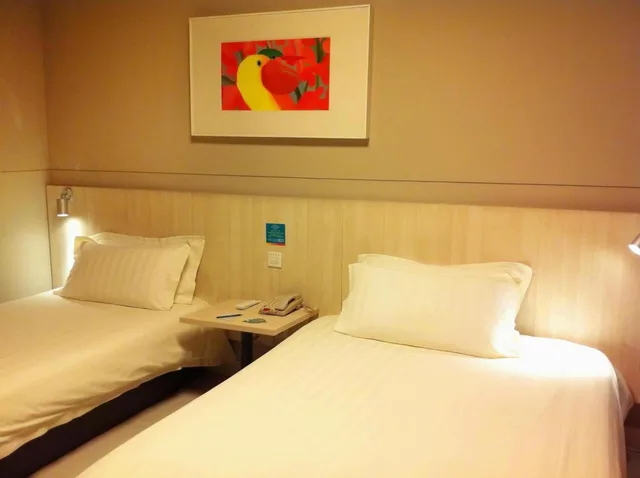 غرفة قياسية بسريرين منفصلين، Jinjiang Inn (Wuhan Wuchang Railway Station) 3/5