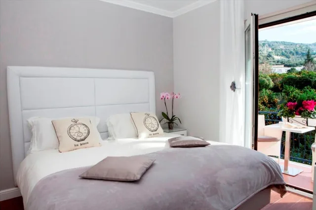 غرفة سوبيريور بسرير مزدوج أو سريرين منفصلين بإطلالة على المدينة بشرفة، Bougainvillea Relais 3/10