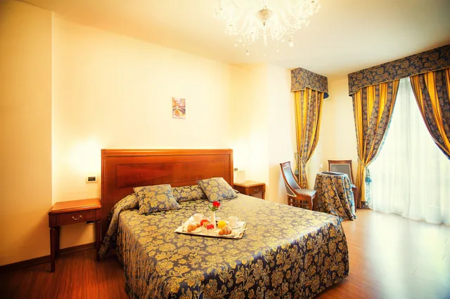 غرفة قياسية ثلاثية بسرير مزدوج وسرير فردي، Hotel Vedute 1/2