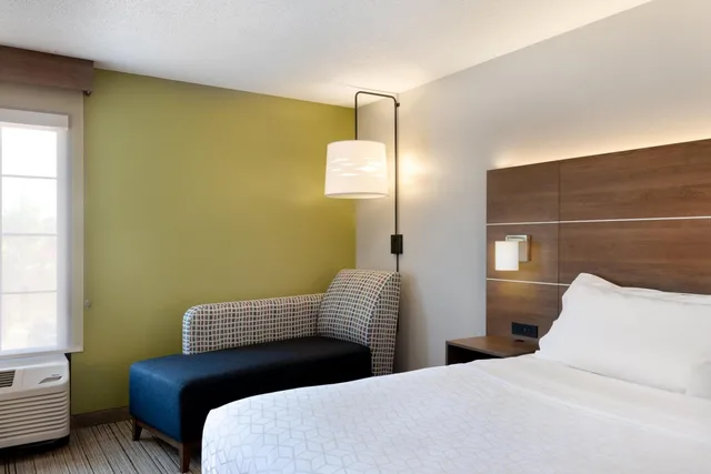 غرفة بسرير مزدوج لذوي الإعاقة، Holiday Inn Express Hotel & Suites Milton East I-10 1/1
