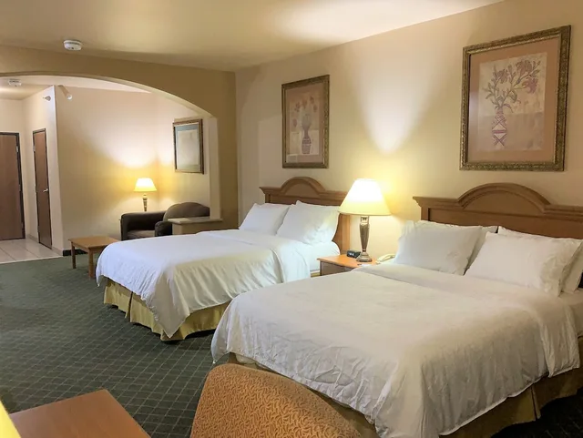 جناح بسريرين كوين، Holiday Inn Express Hotel Suites Alice 3/8
