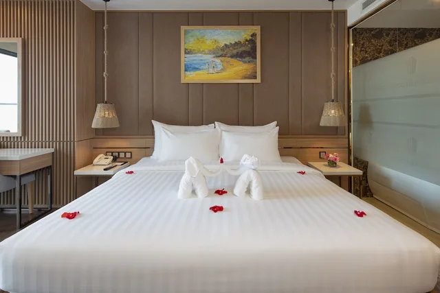 Senior, Partial Ocean View, Balcony، Virgo Hotel 3/5