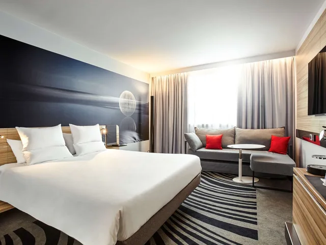 غرفة سوبيريور بسريرين منفصلين وسرير كوين مع أريكة، Novotel London Waterloo 6/10