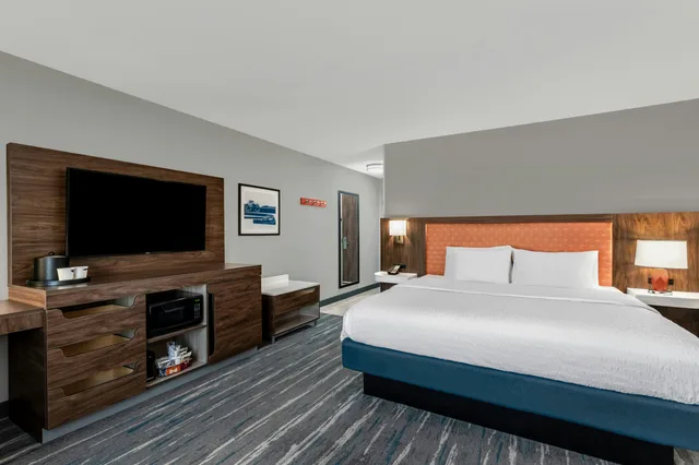 غرفة بسرير كينج، Hampton Inn Suites Richmond 1/3