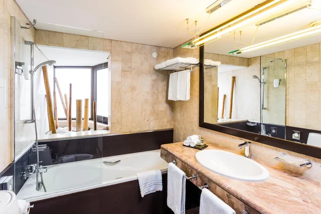 شقة بسريرين منفصلين وسرير كوين بغرفتي نوم مع أريكة، Legendary Lisboa Suites 5/7