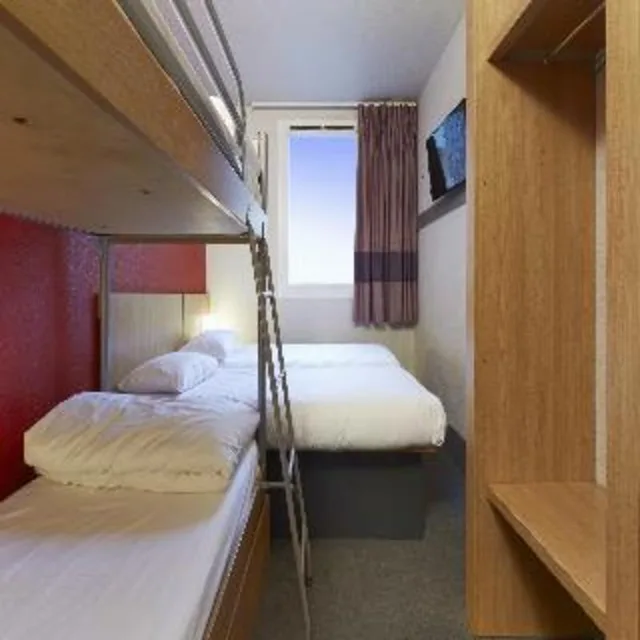 Room, Quadruple, Queen and Twin Beds, Smoking, B&B HOTEL Paris Porte de la Villette 1/2