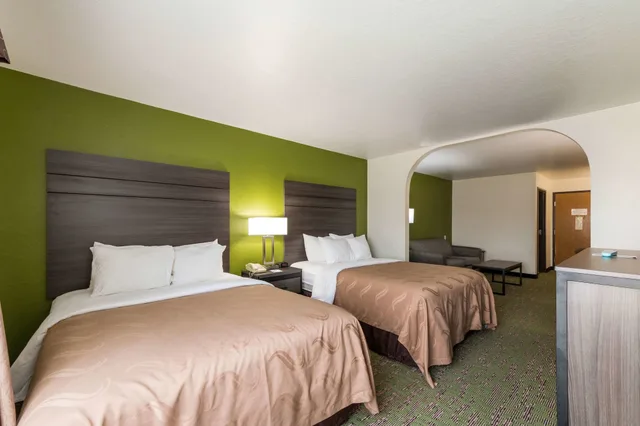 جناح، Quality Suites San Antonio 1/4