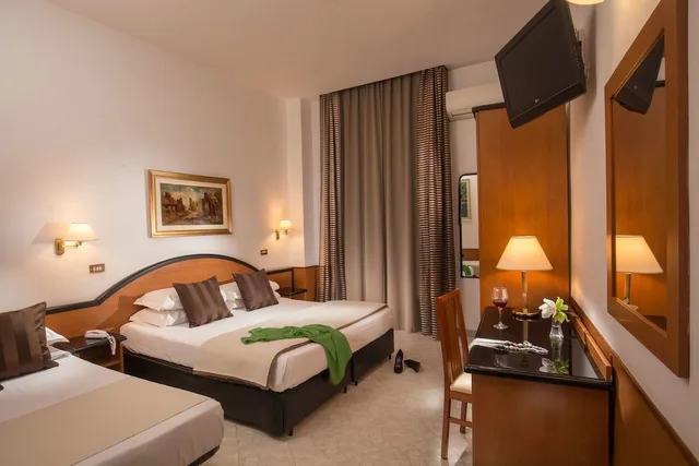 غرفة ثلاثية، Hotel Sonya 9/10