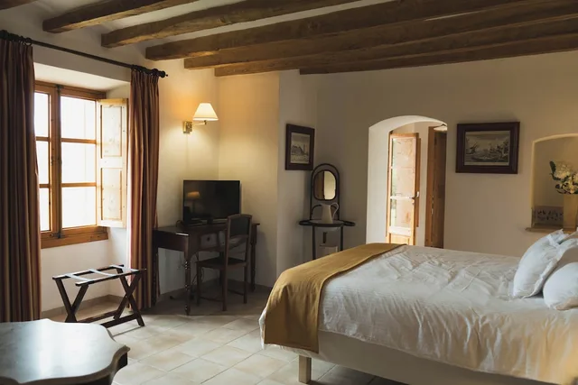 غرفة ديلوكس بسرير مزدوج بشرفة، Finca Hotel Can Estades 2/6
