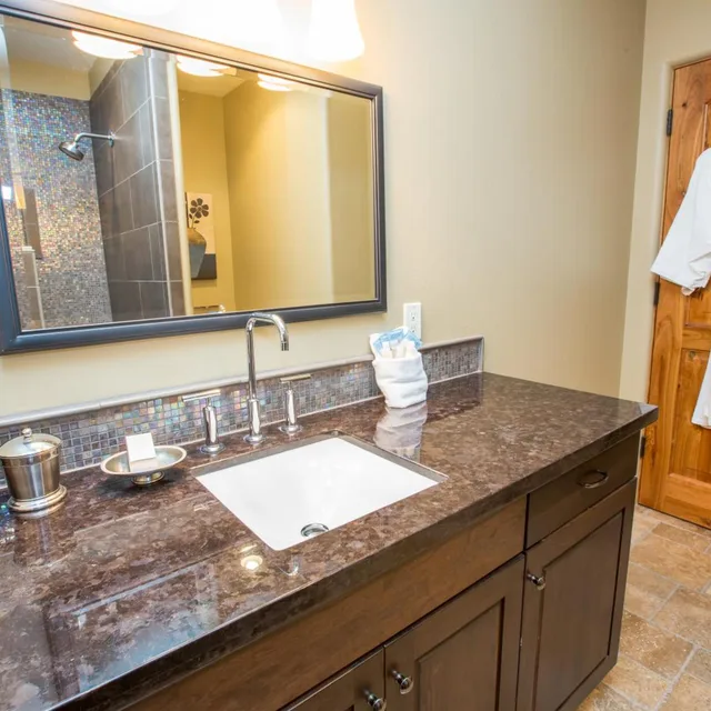 Room, King Bed, River View, Columbia Cliff Villas Hotel 9/9
