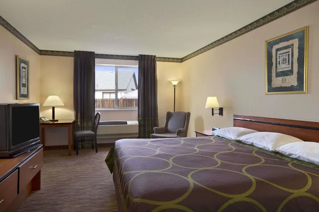 غرفة قياسية بسرير كينج، Super 8 by Wyndham Colorado Springs Airport 1/3