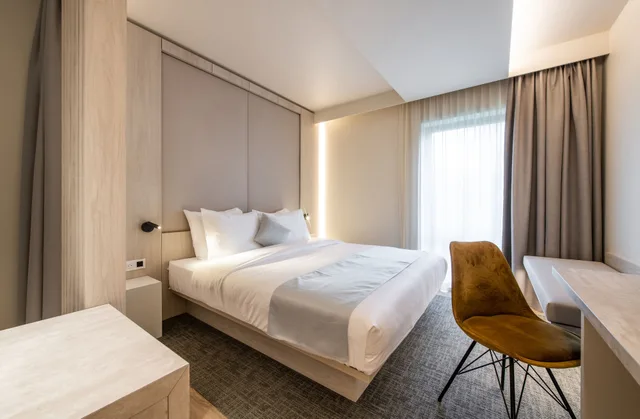 غرفة قياسية بسرير مزدوج بإطلالة على الحديقة، BEGIJNHOF HOTEL 2/4