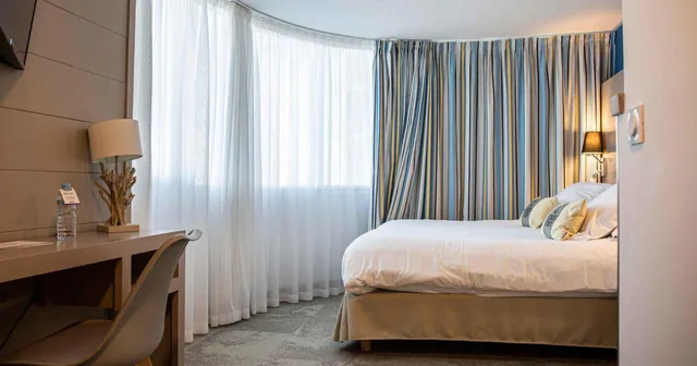 Comfort, Double Bed, Sea Side، The Originals Sete Port Marine 4/7