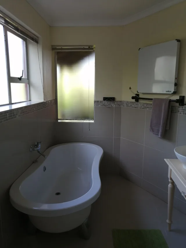 كوخ عائلي بسرير مزدوج وسريرين منفصلين بغرفتي نوم، Ibis Place Guest House 3/5