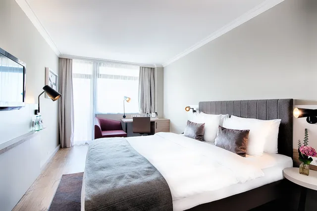 غرفة قياسية بسرير كوين في طابق مرتفع، Crowne Plaza Frankfurt Congress Hotel 1/7