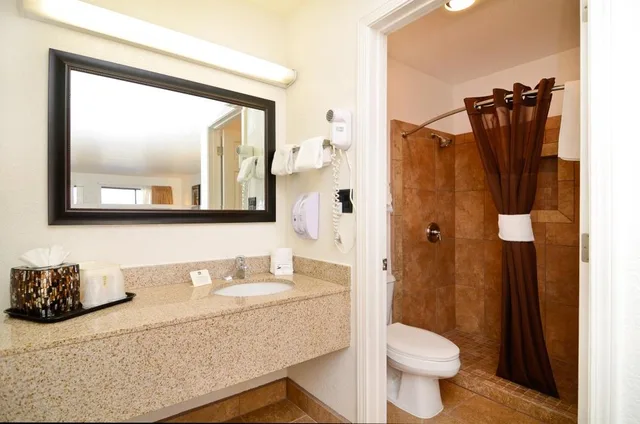جناح بسريرين كوين مع أريكة، Best Western Colorado River Inn 2/3