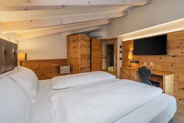 Alpine, Roof, Suite, King and Twin Beds, Hotel Palace Ravelli 1/3