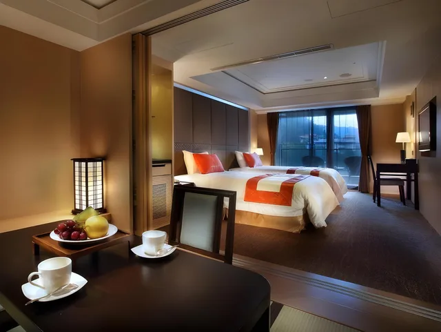 غرفة بسريرين منفصلين بإطلالة على البحيرة، Sun Moon Lake Hotel 2/2