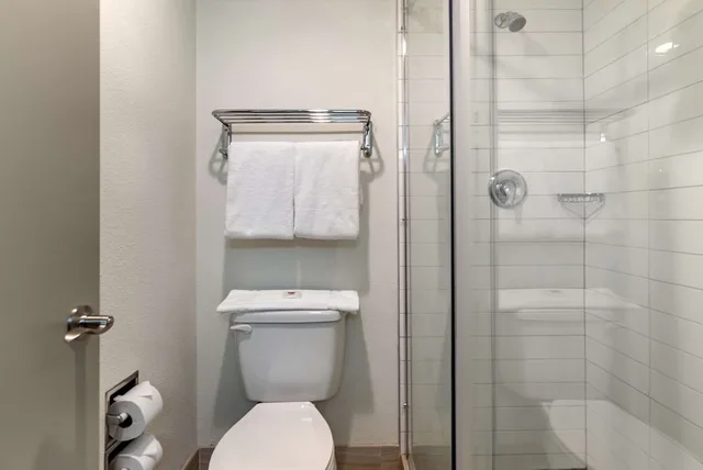 غرفة قياسية بسريرين كوين، Comfort Inn and Suites Tigard near Washington Square 9/9
