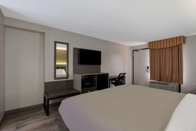 غرفة بسرير كينج للمدخنين، Quality Inn Fort Jackson 5/5