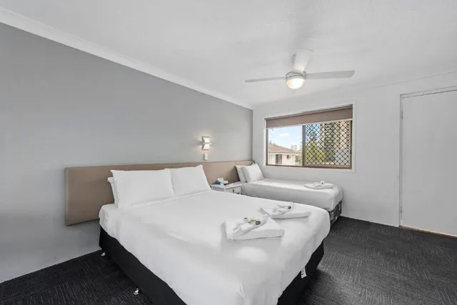 غرفة قياسية ثلاثية بسرير كوين وسرير فردي، Gold Coast Inn 4/10