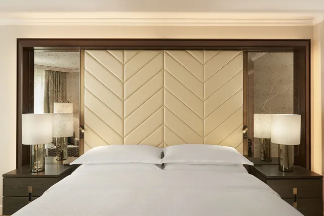 Classic, King Bed, Sheraton Grand Warsaw 4/6