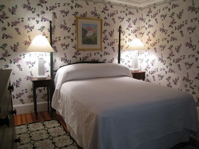 Garden, Queen Bed, Balcony، The Colony Hotel 1/5