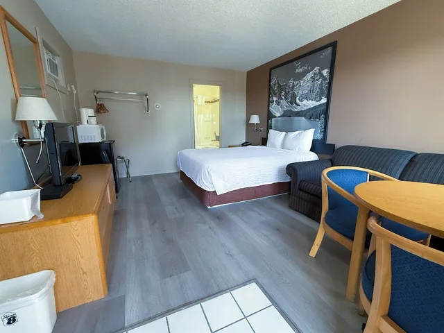 غرفة قياسية بسرير كوين، Super 8 By Wyndham Medicine Hat Ab 7/8