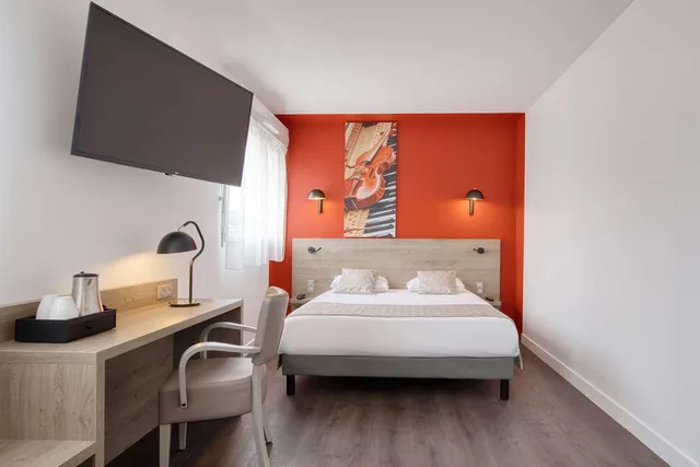 غرفة تنفيذية بسرير كوين مع أريكة في الطابق الأرضي، Best Western Atlantys Hotel Zenith Nantes 1/4