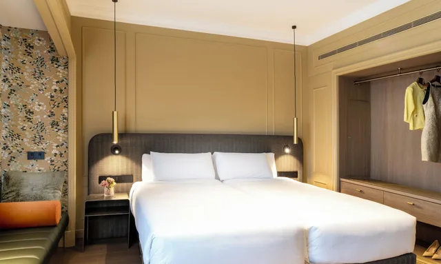 Renovated, Family, with View، El Avenida Palace 3/5