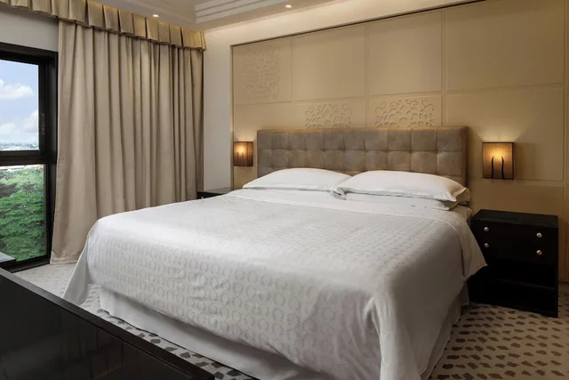 جناح جونيور بسرير كينج، Sheraton Lagos Hotel 1/2