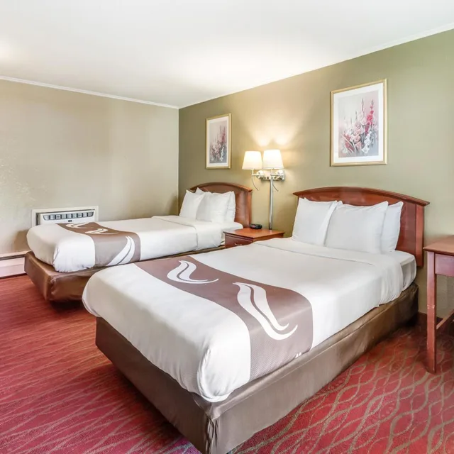 غرفة قياسية بسريرين مزدوجين، Rodeway Inn Poughkeepsie NY 2/5