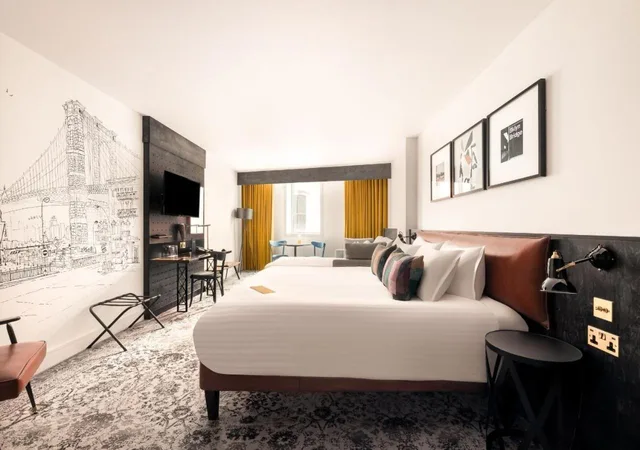 جناح بسرير كينج مع أريكة بحوض استحمام، voco Manchester - City Centre, an IHG Hotel 1/10
