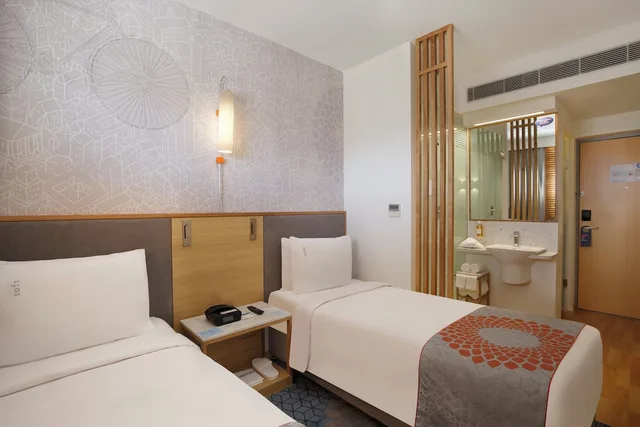 غرفة قياسية بسريرين منفصلين في الطابق العلوي، Holiday Inn Express Chennai Omr Thoraipakkam 1/5