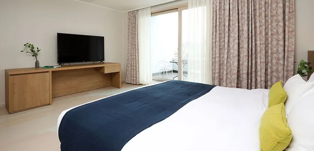 Ocean, Deluxe, Suite, King Bed, Pool Access، Bloom Hotel 3/4