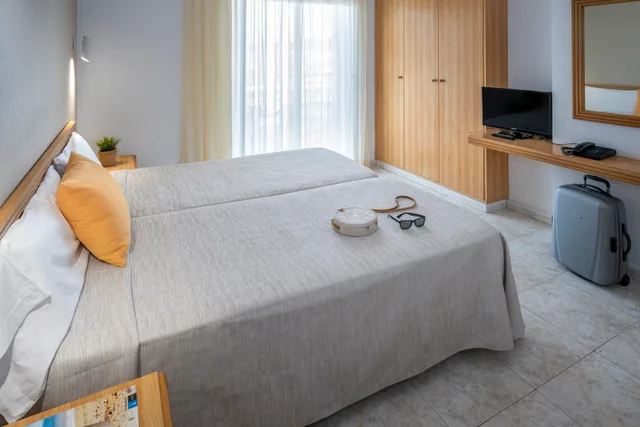 Room, Double or Twin Bed, Lateral Side Sea View، Sorrabona Hotel 1/4
