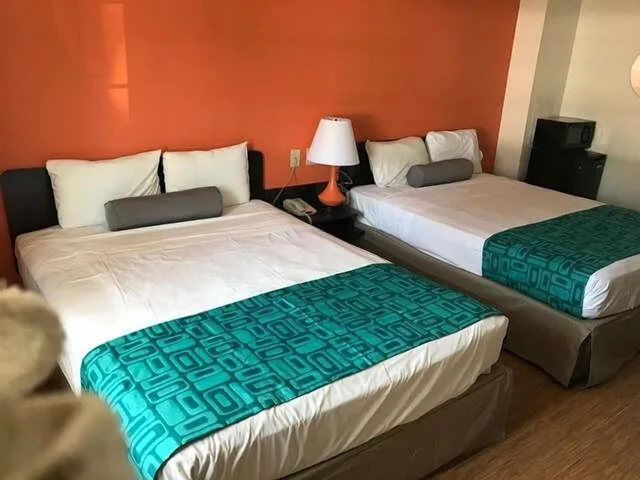 غرفة بسريرين كوين، Howard Johnson By Wyndham Lake George 3/8