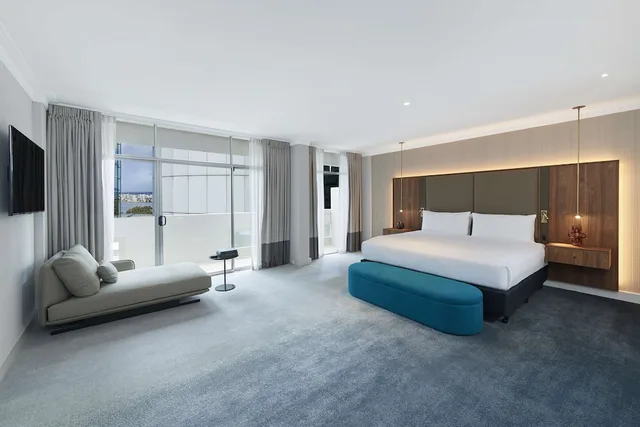 جناح بريميير بسرير كينج مع دخول الصالة، Parmelia Hilton 6/10