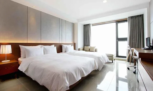 غرفة بريميوم بسريرين منفصلين بإطلالة على البحر، Premiers Hotel 6/10