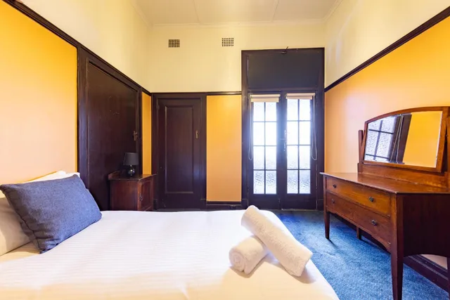 غرفة مفردة بحمام خاص، Strathfield Hotel 1/3
